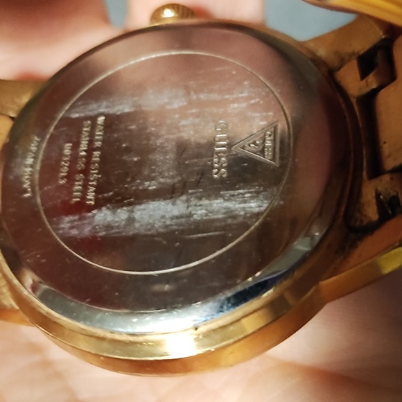 GUESS WOMEN'S GOLD-TONE GENUINE CRYSTAL QUARTZ SIZES 6 - 6.75" WRISTWATCH - Picture 6 of 10